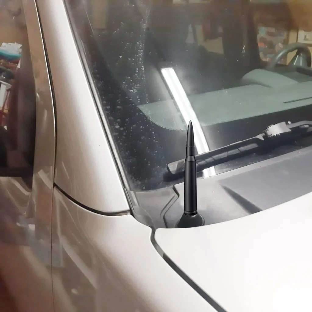 Real life image of Gomile Truck Antenna for Nissan Frontier